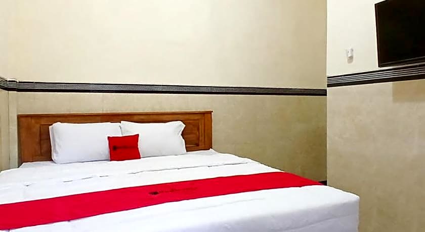 RedDoorz @ Dien Homestay Syariah Alun-alun Pasuruan