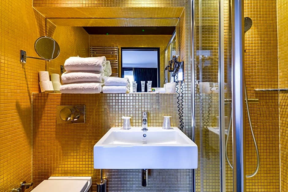 First Hotel Paris Tour Eiffel