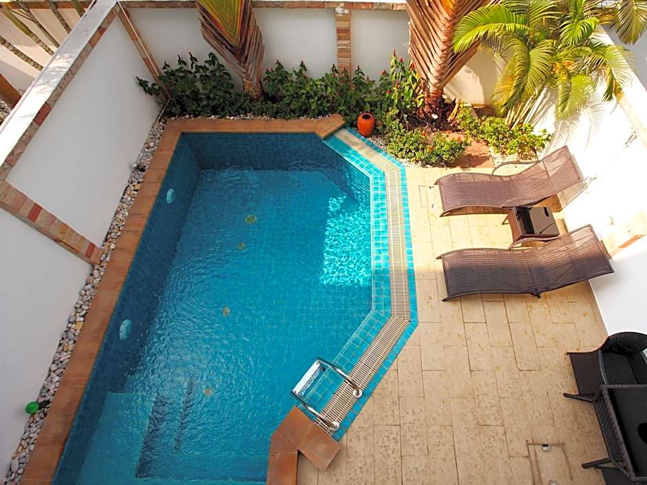 Hidden Palm Pool Villas