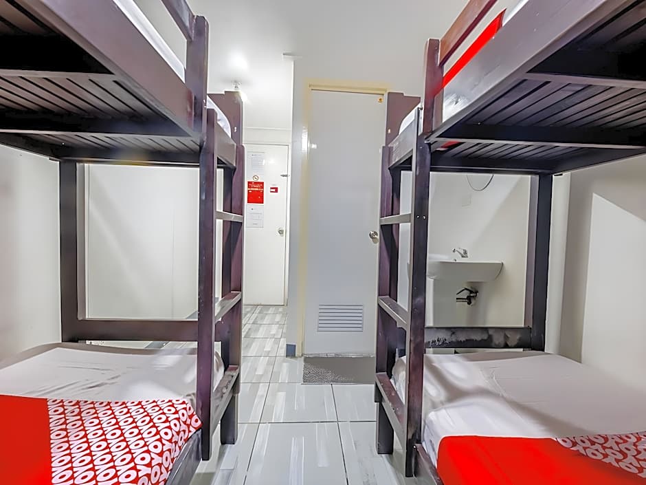 Metro Deluxe Residences near World Trade Center