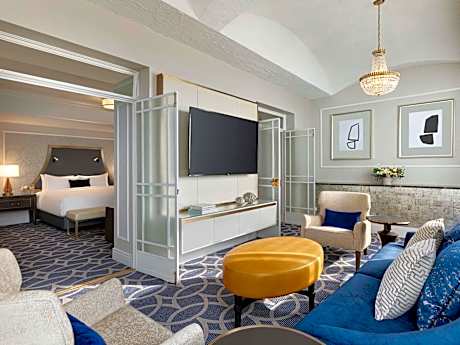 FAIRMONT GOLD EXECUTIVE SUITE 1 KING, Executive Lounge with breakfast & canapes, 700SF, 65SM