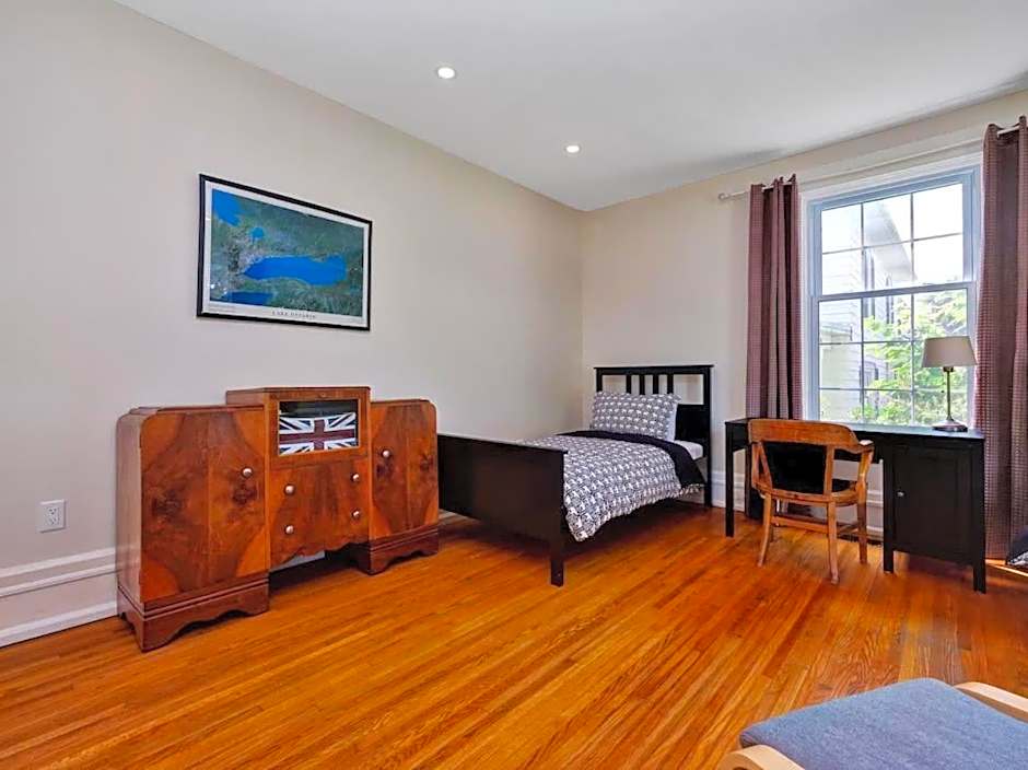 Wind & Waves - Wellington waterfront with Satellite TV & fire pit