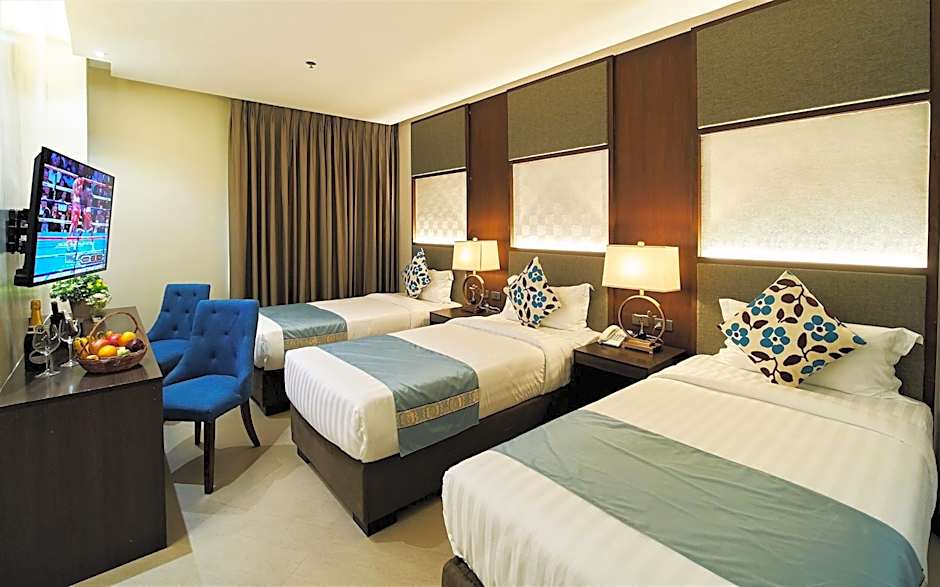 J7 Plaza Hotel