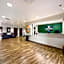 HomeTowne Studios by Red Roof St. Louis - Airport/ N Lindbergh