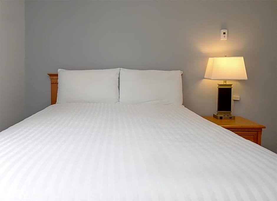 Coast Hinton Hotel