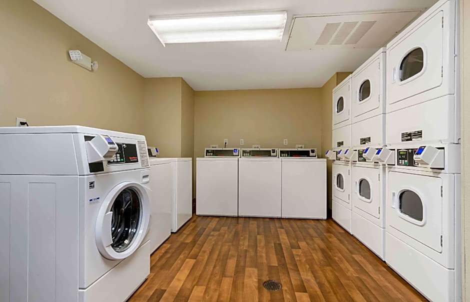 Extended Stay America Suites - Kansas City - Country Club Plaza