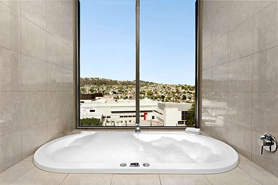 Mantra Charles Hotel Launceston