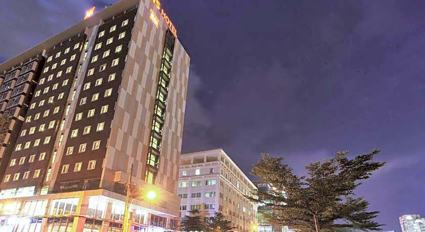 Ibis Saigon South Hotel
