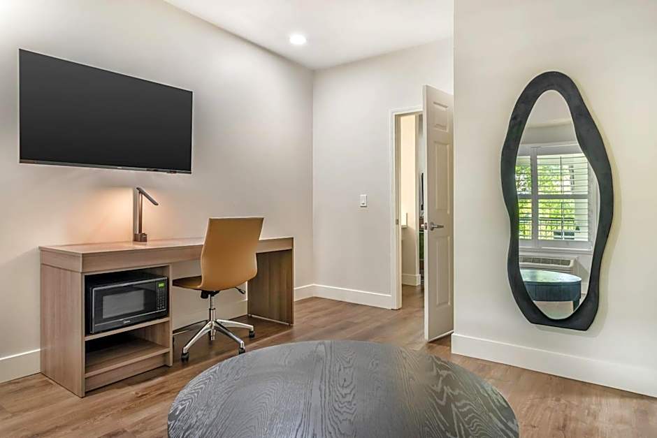 University Park Inn & Suites, an Ascend Collection Hotel