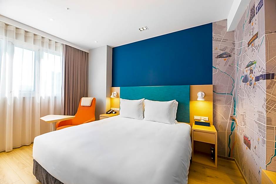 Holiday Inn Express Taichung Fengchia by IHG