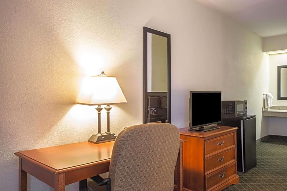 Clarion Inn & Suites Aiken