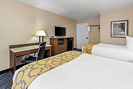 Doube Room with Two Double Beds and Roll-In Shower - Mobility/Hearing Accessible - Non-Smoking