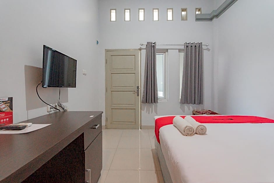 RedDoorz Syariah Plus @ Tuparev Cirebon 3