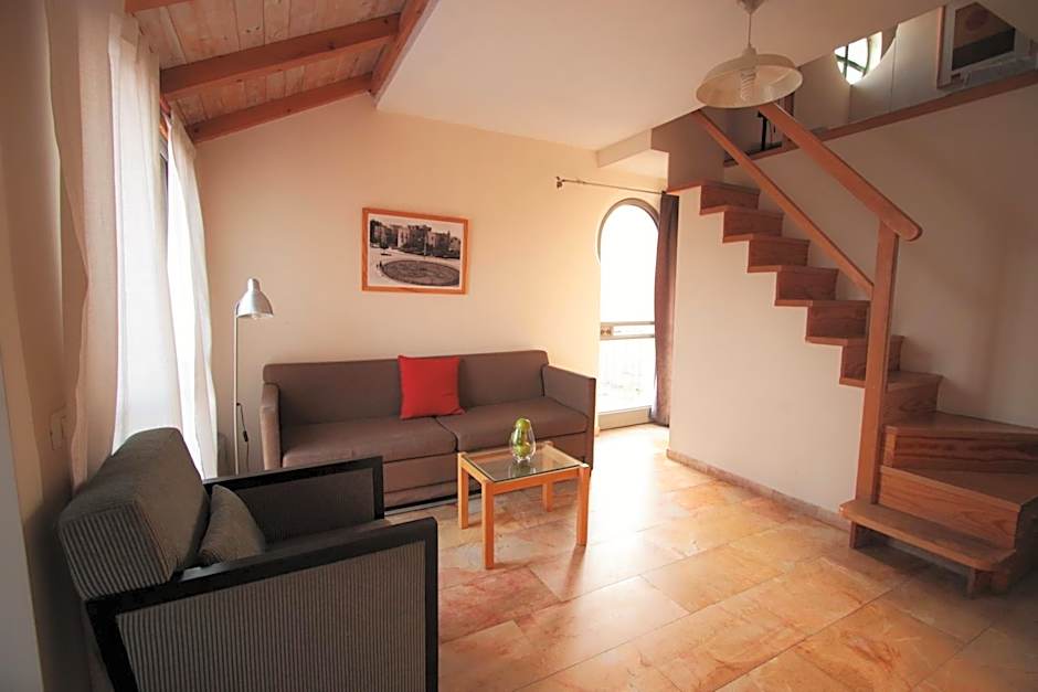 The Market Courtyard - Suites Hotel