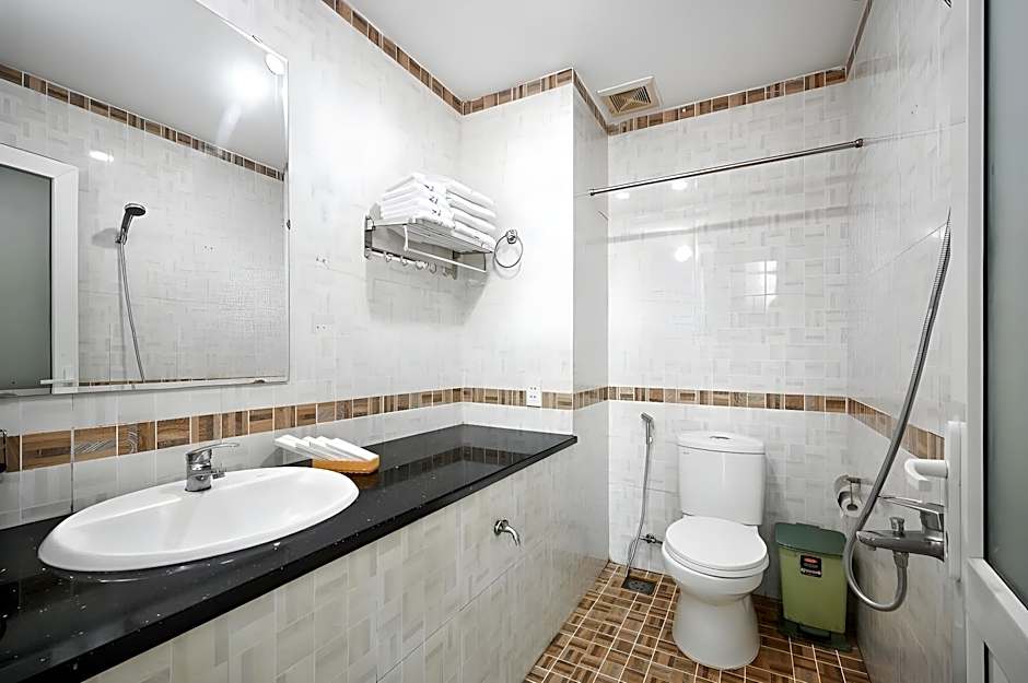 Queen Hotel Saigon Airport