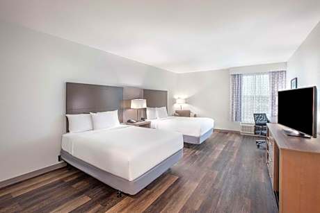 Queen Room with Two Queen Beds and Bath Tub - Mobility/Hearing Access - Non-Smoking