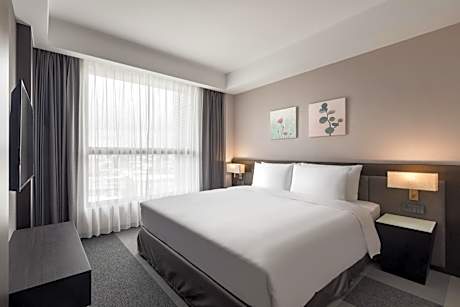 Lakeshore Suite