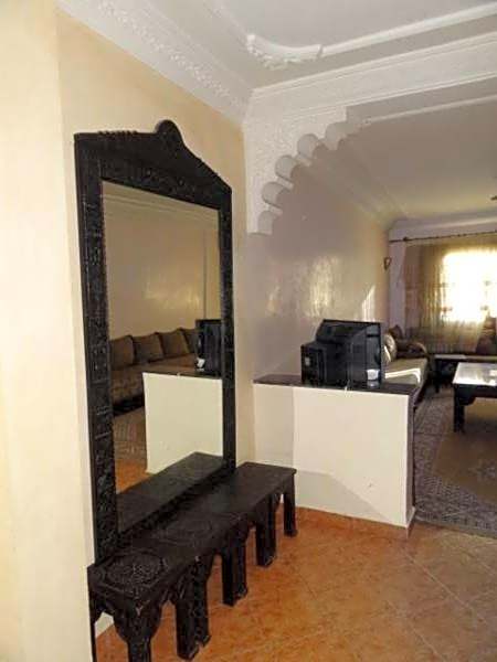 Manis Apartment Set in a Hotel Area