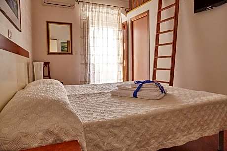 Duplex Quadruple Room