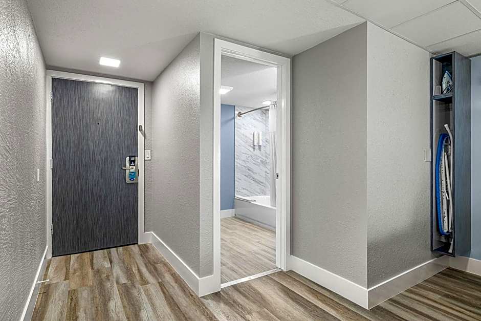 Clarion Pointe Tampa-Brandon Near Fairgrounds and Casino