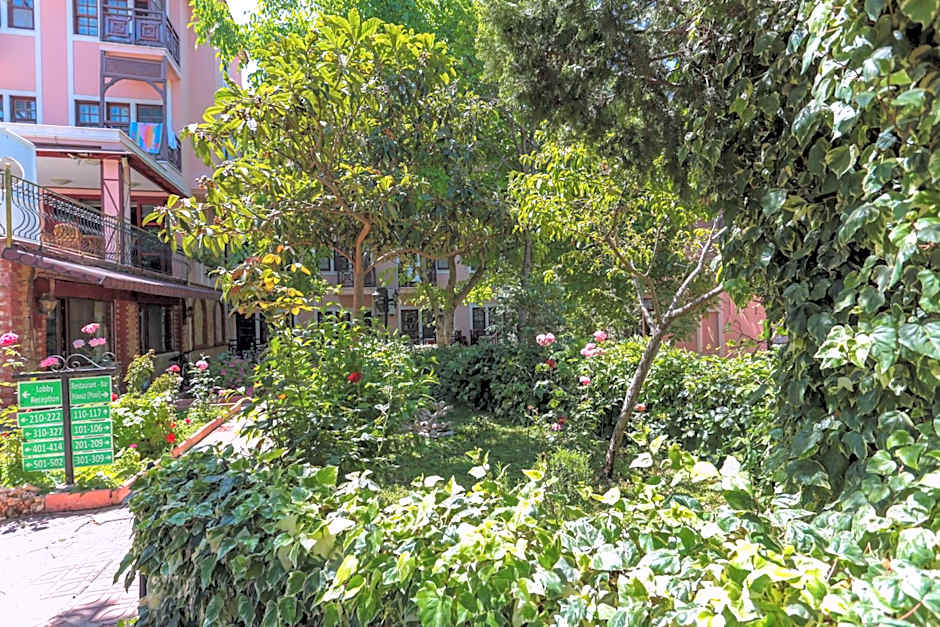 Club Pink Palace Hotel