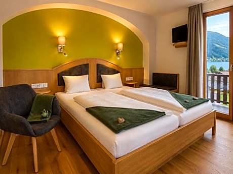 Suite with Lake View