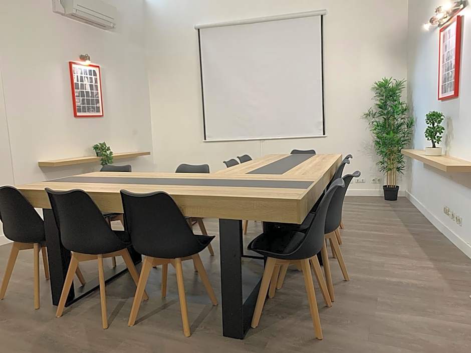 Alyss Saphir Cambronne Eiffel