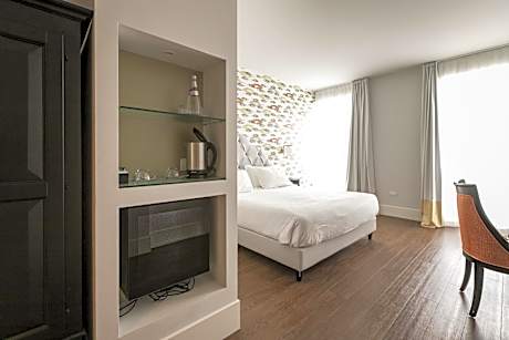 Deluxe Double or Twin Room with Balcony and Lake View