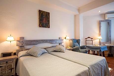 Standard Twin Room (2 adults)