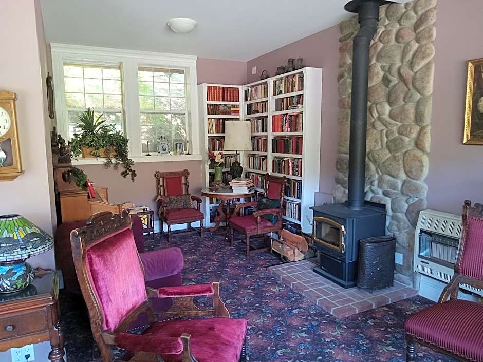 Hearthstone Elegant Lodge