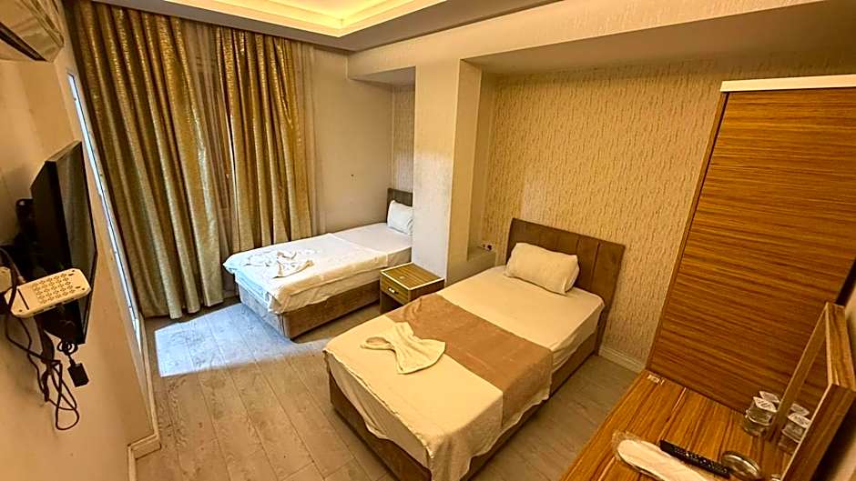 Grand Black Hotel