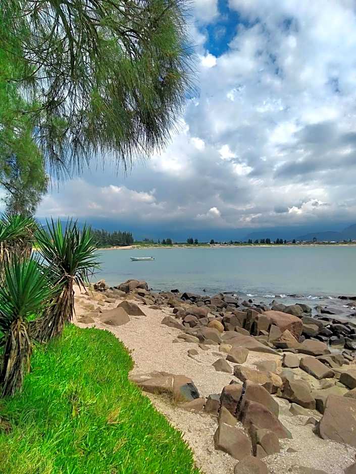 Gênesis Beach Hostel! Quartos compartilhados e privativos na Pinheira