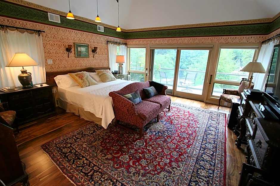 Photo 1 of 4 of 1 King Bed, Accessible, Roll in Shower