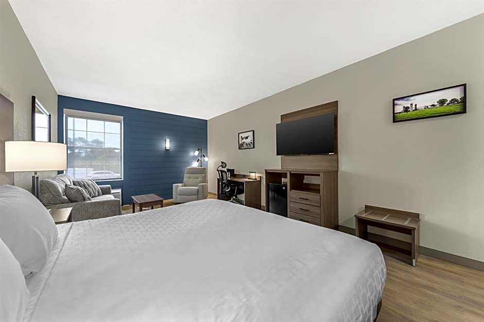 Best Western Plus Revere Inn & Suites