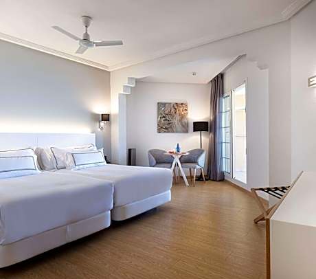 The Level With Sea View