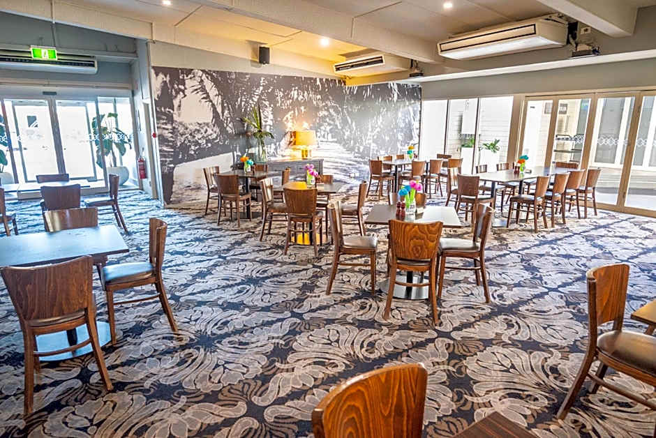 Shamrock Gardens Motel