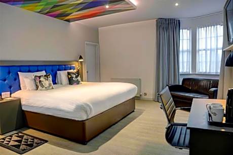 Standard King Room – Converts into Two Single Beds/Non-Smoking