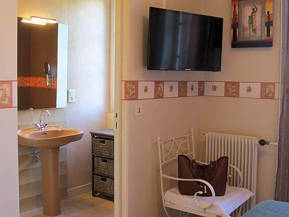 Logis Hôtel Deshors-Foujanet