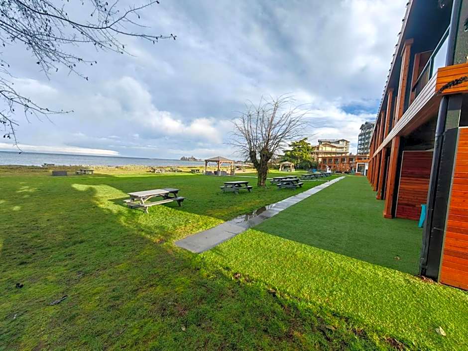 Sea Edge Beachside Hotel