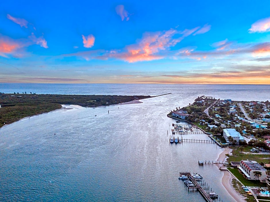 Hutchinson Island Hotel and Suites