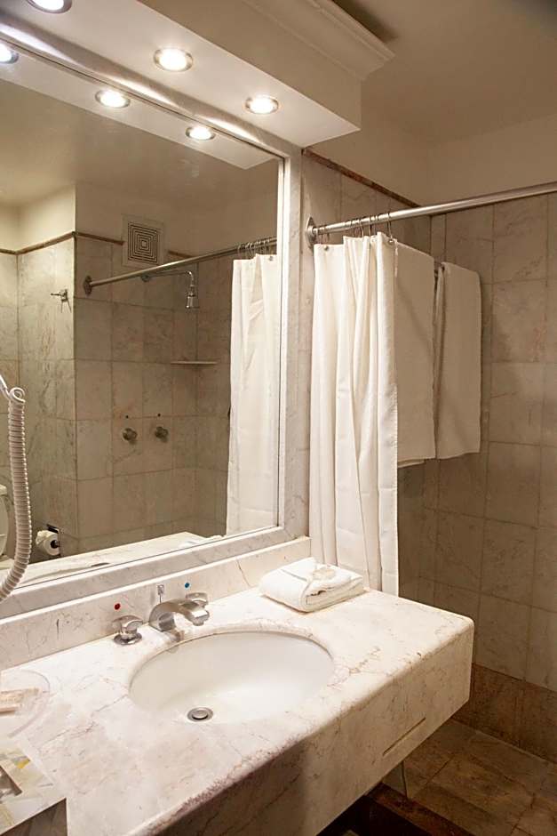 Plaza Camelinas Hotel