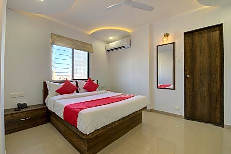 Super Hotel O RK's Regency Near Navale Hospital Back Gate