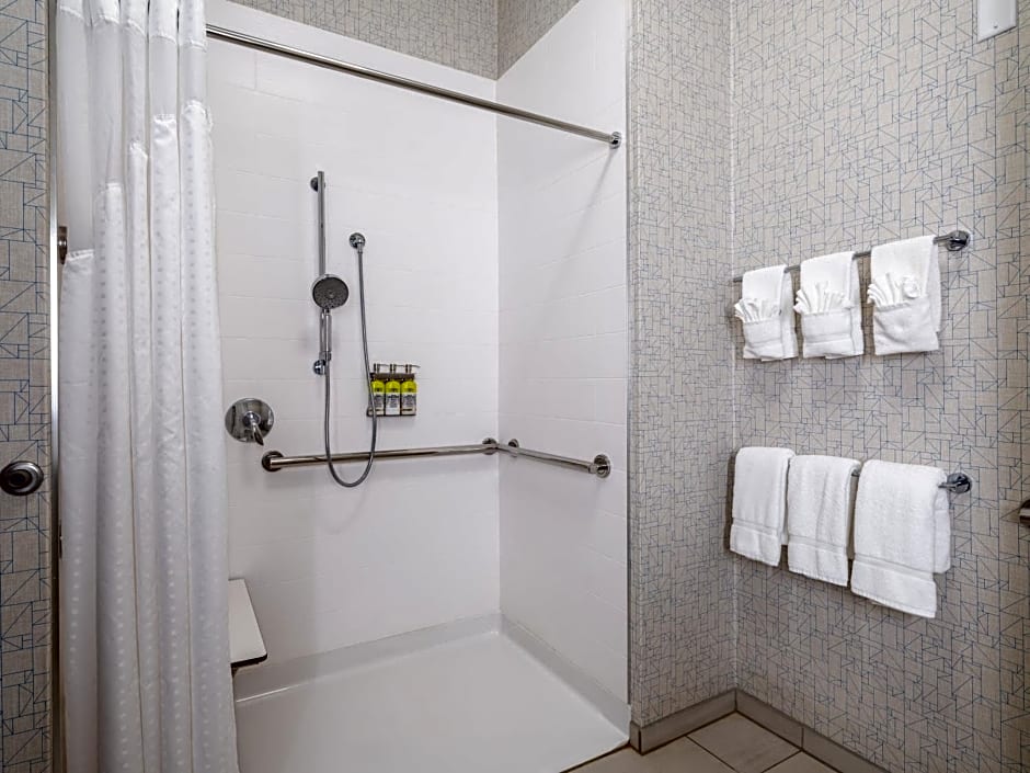 Holiday Inn Express & Suites Watertown By IHG