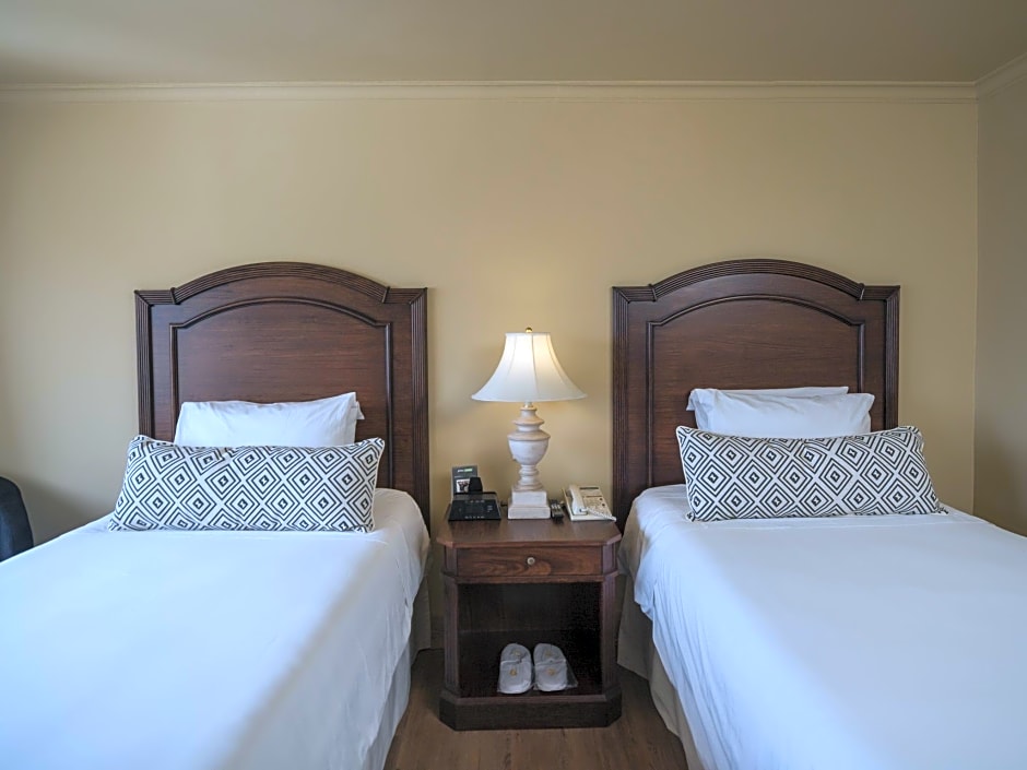 Photo 1 of 2 of Deluxe 1 Twin Bed