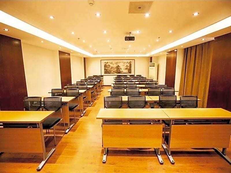 Greentree Inn Jinzhou Railway Station Express Hote