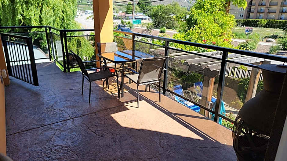 Sahara Courtyard Inn & Suites Osoyoos