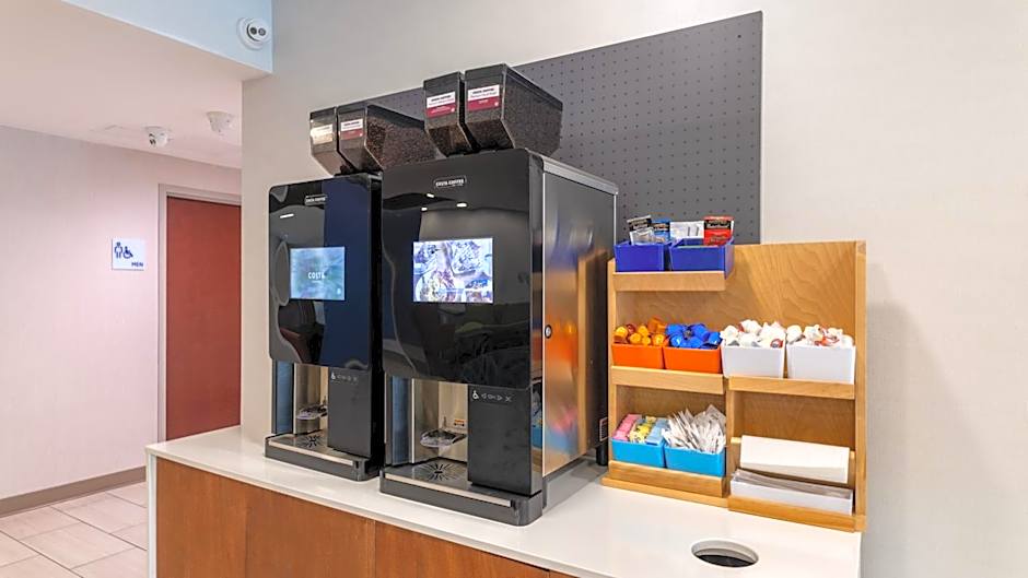 Holiday Inn Express & Suites Macon - I-475 by IHG
