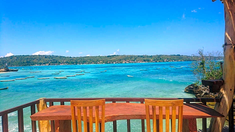 Dini D'Nusa Lembongan