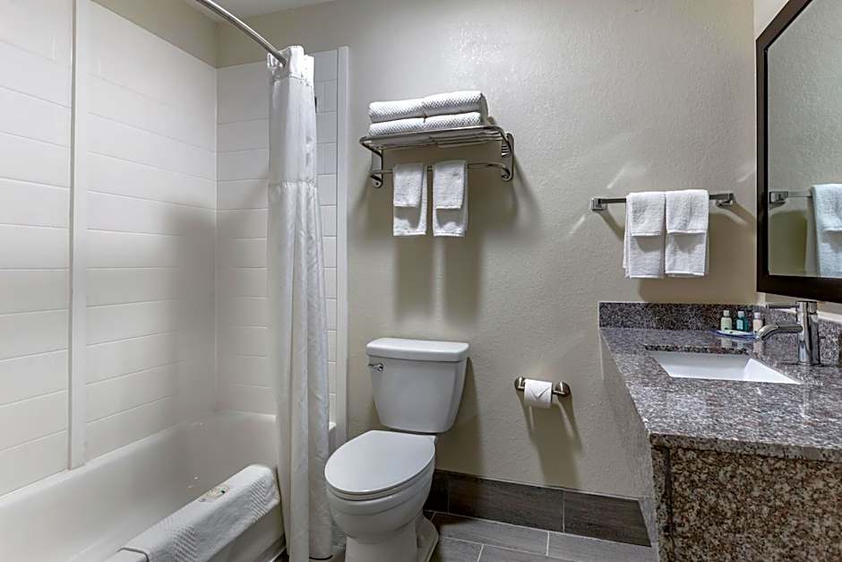 Quality Inn & Suites Spring Lake - Fayetteville near Fort Bragg
