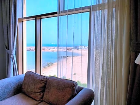 Deluxe Twin Room with Partial Sea View